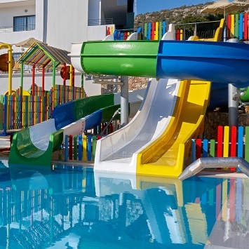 hotels-with-pool-water-slides